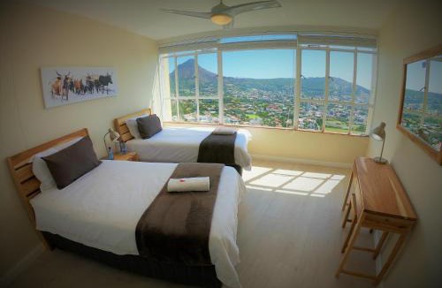Cape Town City Centre Apartment | Disa Park 17th Floor Apartment with City Views