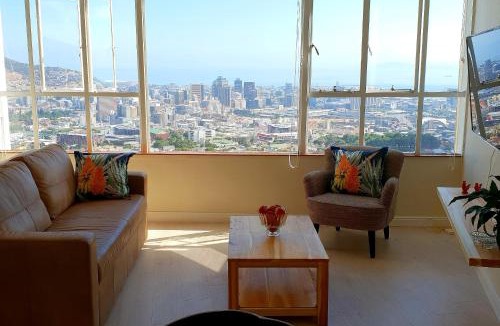 Cape Town City Centre Apartment | Disa Park 17th Floor Apartment with City Views