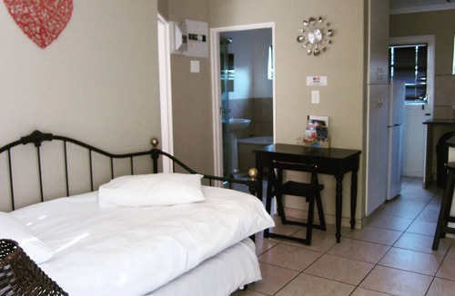 Parow North Apartment | Discover Cape Town - a Home from home