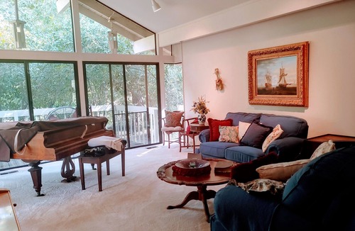 Greater Sacramento House | Discover Lake Farmhouse next to 100 acres