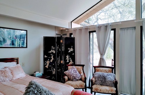 Greater Sacramento House | Discover Lake Farmhouse next to 100 acres