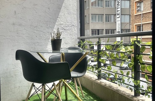 Greater Johannesburg Metropolitan Area Apartment | Discover Maboneng in Pulse .
