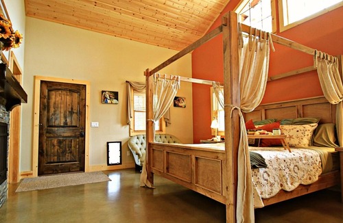 Pine Grove House | Dog-Friendly Guest House on 60 Acres – Views, Pond, Trails, Hot Tub & More!