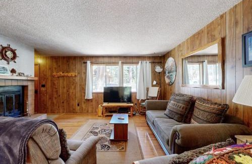 Pineland House | Dog-Friendly Tahoe City House Near Hiking and Skiing - Walk to Lake