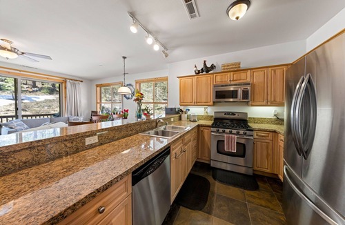 Truckee House | Dolomite Condo # 8 - Charming Ski Lease, Gas fireplace and Mountain Views