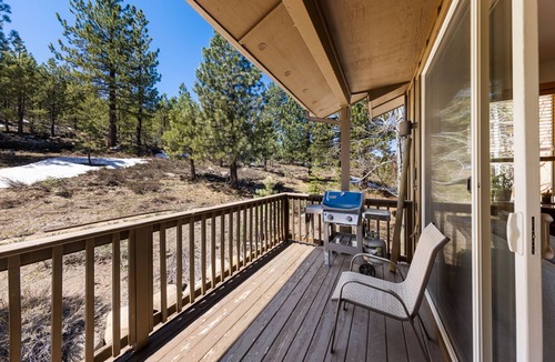 Truckee House | Dolomite Condo # 8 - Charming Ski Lease, Gas fireplace and Mountain Views
