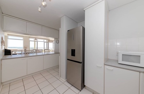 Bloubergstrand Apartment | Dolphin Beach C110 Beachfront Beauty by HMH