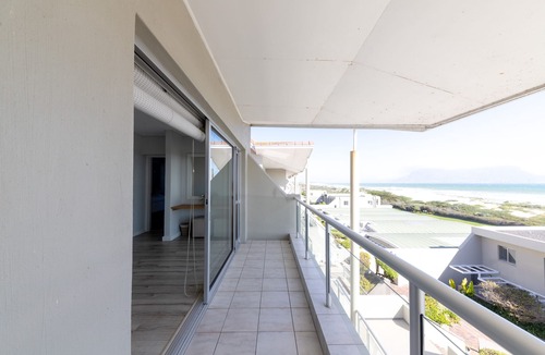 Bloubergstrand Apartment | Dolphin Beach C110 Beachfront Beauty by HMH