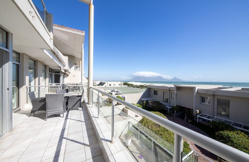 Bloubergstrand Apartment | Dolphin Beach C110 Beachfront Beauty by HMH