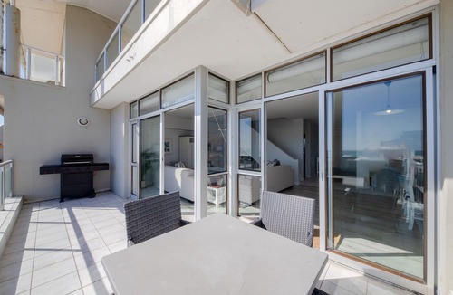Bloubergstrand Apartment | Dolphin Beach C110 Beachfront Beauty by HMH