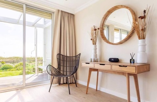 Bloubergstrand Apartment | Dolphin Beach cabana Luxury cabana right on the beach