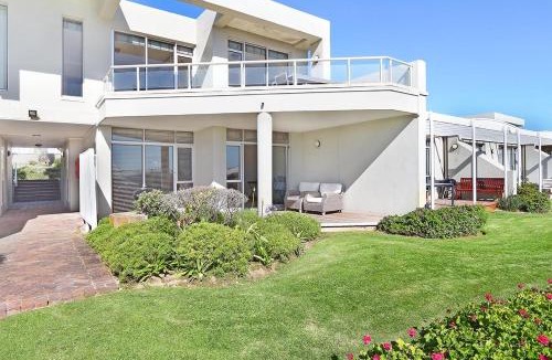 Bloubergstrand Apartment | Dolphin Beach E5 by Host Agents