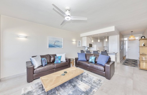 Lagoon Beach Apartment | Dolphin Beach H205, Blouberg by HMH