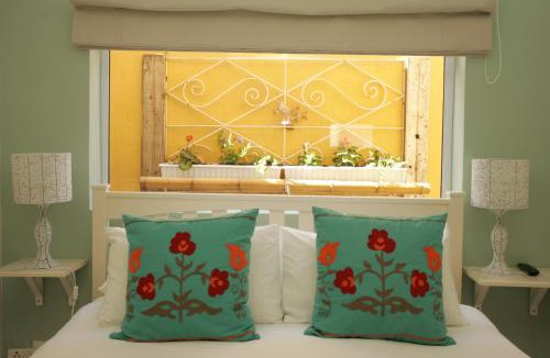 Mouille Point Bed & Breakfast | Dolphin Inn Guesthouse