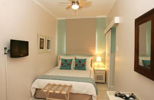 Mouille Point Bed & Breakfast | Dolphin Inn Guesthouse