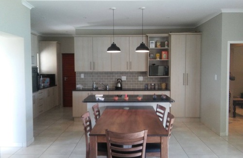 Jeffreys Bay House | Dolphin View Guesthouse