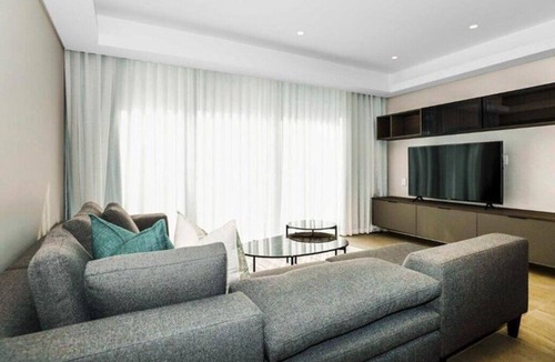 Greater Johannesburg Metropolitan Area Apartment | DonnaMae’s Flat