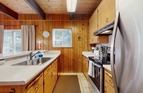 Truckee House | Donner Lake home with pool table - minutes to hiking, skiing & downtown