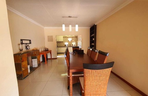 Mahikeng House | Double Room in cosy Guesthouse, one of the select guesthouses in Mahikeng ! in Mahikeng