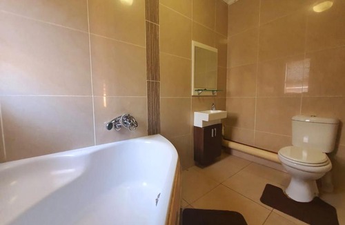 Mahikeng House | Double Room in Guesthouse, one of the select guesthouses in Mahikeng