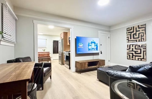 San Jose House | Downtown Gem: 2BR Historic Spanish Bungalow Short Walk to SJSU + Parking