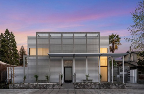 Healdsburg House | Downtown Healdsburg Contemporary Home with Pool