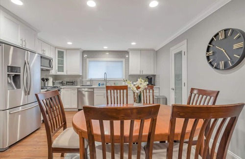 Northside House | Downtown l 2 Bedroom l Sleeps 4 l Convenient