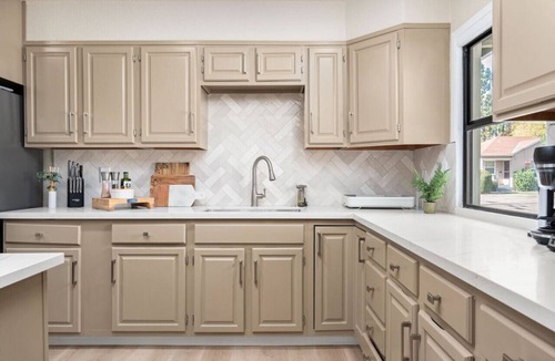 Lodi House | Downtown Lodi l 5 Bedrooms Sleeps 10 l Renovated