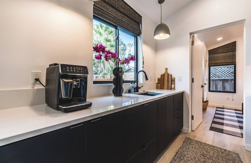 San Jose House | Downtown San Jose private guesthouse. Minutes to Levi's, SAP Center, SJSU & more