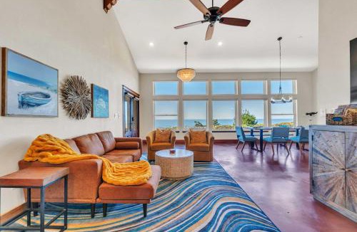 Manchester House | 'Dream Weaver' House w/Hot Tub & Ocean View!