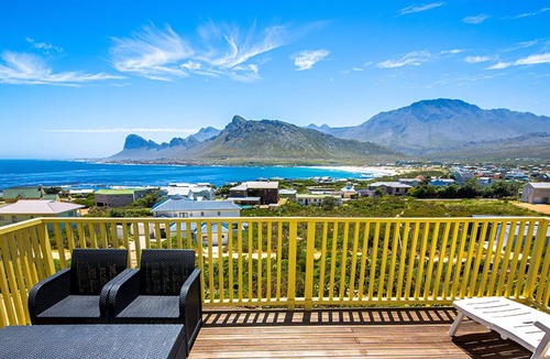 Pringle Bay Apartment | Dreamview Glass Suite: Unique apartment with wide ocean and mountain views