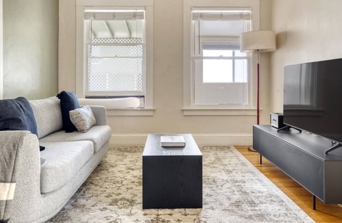Burlingame Apartment | Dreamy Burlingame 1BR House w/ A/C & W/D, nr Caltrain, by Blueground