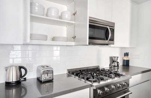 Sharon Heights Apartment | Dreamy Menlo Park 1BR w/Gym & W/D, easy highway access, by Blueground