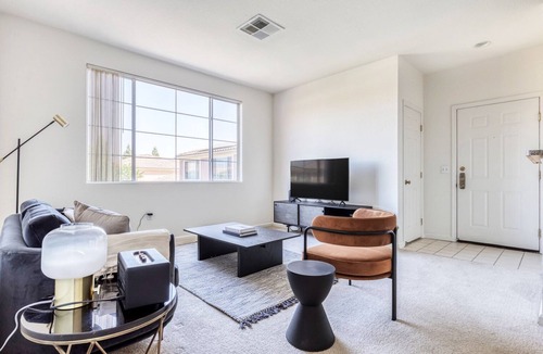 South San Jose Apartment | Dreamy San Jose 2BR w/Gym, Pool, W/D, near highways + VTA, by Blueground