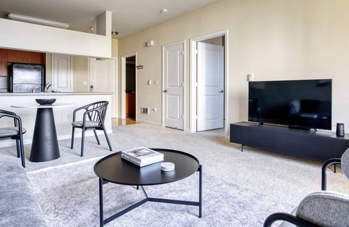 South San Francisco Apartment | Dreamy South SF 1BR w/ W/D, Gym & Pool, nr BART, by Blueground