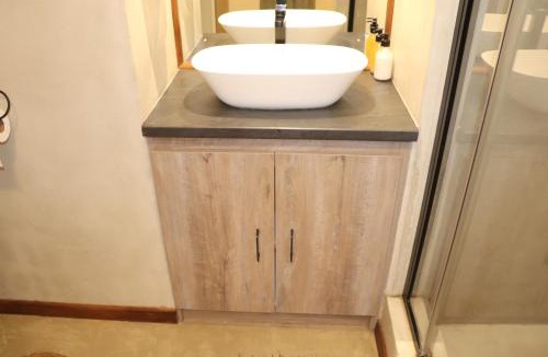 Springbok Apartment | du Repos (Lovely & Relaxing 2-Bedroom Unit with Patio)