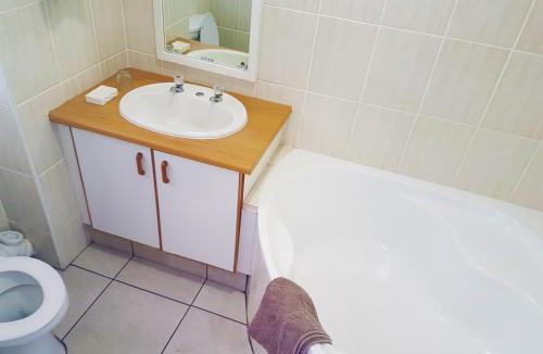 Manaba Beach Apartment | Dumela Margate Flat No 8