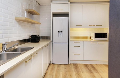 Clifton Apartment | Dunmore Breeze