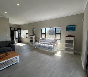 Struisbaai House | Dutchie - 4 Vygie Avenue
