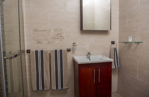 Durban North House | Dyna Guest House: room 1