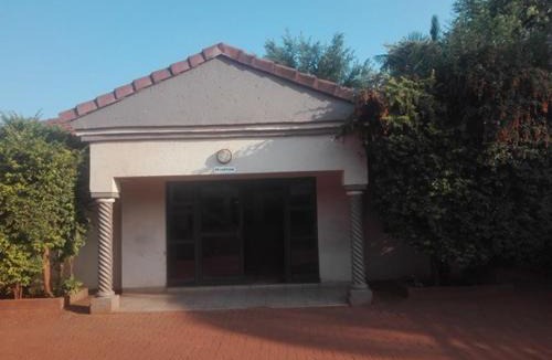 Thohoyandou Bed & Breakfast | DZUVHA VILLAGE INN