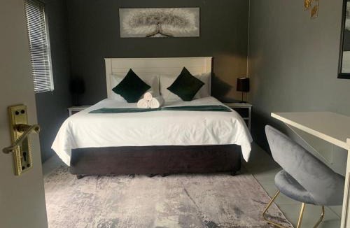 Komani Bed & Breakfast | Eagle's Nest B&B