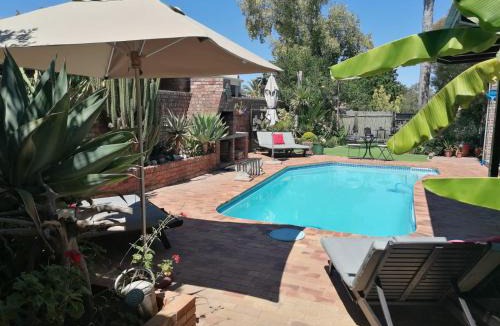 Oudtshoorn Bed & Breakfast | Earthbound Guest House