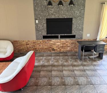 Magaliesberg House | EastClaire Guesthouse