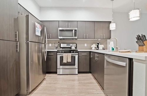 Menlo Park Apartment | Easy Access to Transit, Shops & Dining! In-unit Laundry & Kitchen