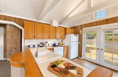 Salmon Creek Cabin | Easy to Walk Sand~Bodega Bay~Beach Retreat~Surf-Fun–Fisherman’s Cottage