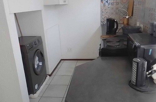 Sandown Apartment | Easy Walk To Mall Central Sandton Apartment