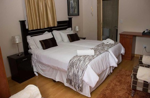 Bloemfontein House | Ebony and Ivory Guesthouse