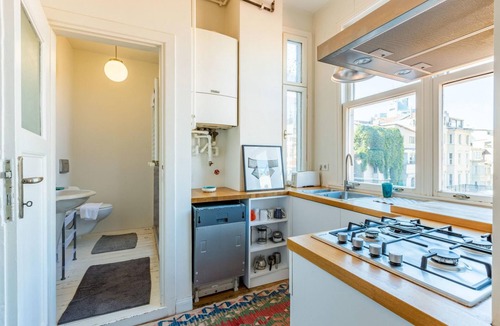 Asmali Mescit Apartment | Eclectic Home near Galata Tower in Beyoglu