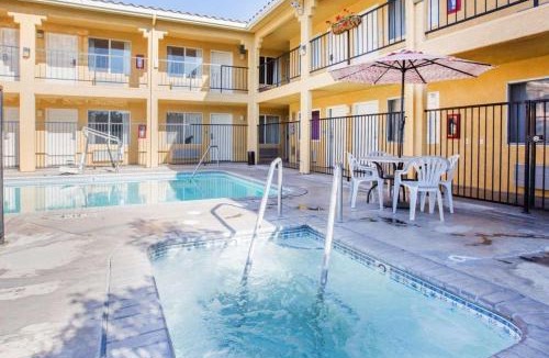 Lodi Hotel | Econo Lodge Inn & Suites Lodi - Wine Country Area